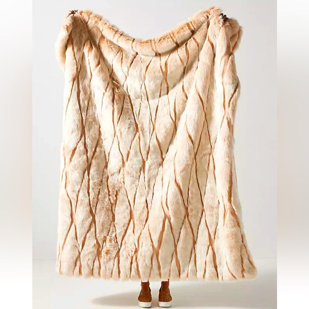 ANTHROPOLOGIE Alpine Faux Fur Throw Blanket Pink‎ Cozy